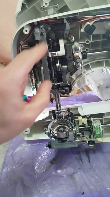 Ремонт швейной машины Brother comfort 40E ,промывка смотреть онлайн