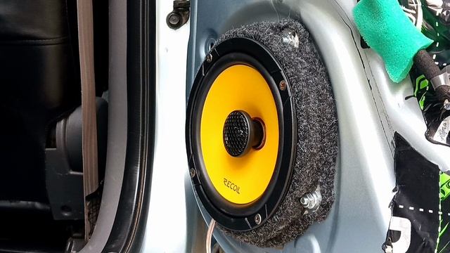Нет предела совершенству: Акустика SQ Recoil RLX65 в штатные места автомобиля смотреть онлайн
