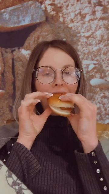 И вот интересно, почему вес стоит?🤔@katya_blagodarskaya #мотива смотреть онлайн