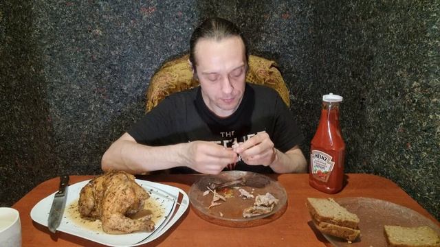 Ем тушку жареной курицы смотреть онлайн