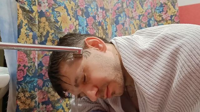 Необычный массаж лица из-под крана обычной водой. смотреть онлайн