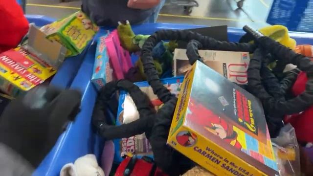 СВАЛКА В США Вместе Ищем Клад в Секонд Хенд на Вес #goodwil смотреть онлайн