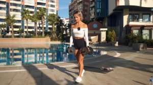 Тяжелая тренировка на ягодицы с гантелями