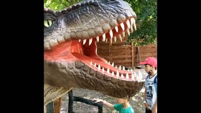 Парк Динозавров (движущихся) в Киеве: гибридная версия происхождения динозавров смотреть онлайн