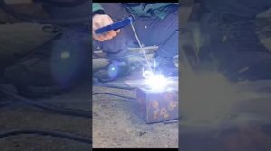 Аккумуляторный сварочный аппарат.