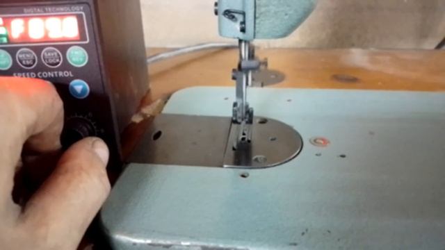 Армейская швейная машинка 322 класс.