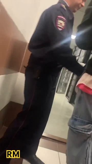 ХИЛМИ ПОСАДИЛИ В ТЮРЬМУ ВРЕМЕННОГО СОДЕРЖАНИЯ😹 смотреть онлайн