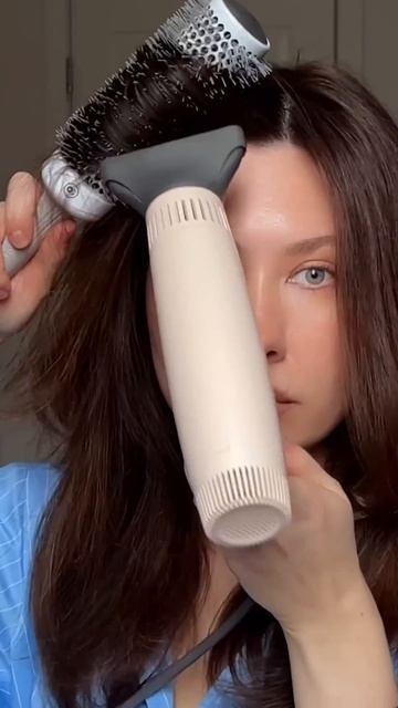 Как уложить чёлку без Dyson #бьюти #beautytips смотреть онлайн
