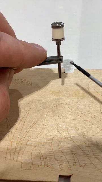 Крепление роликов лентоотводов