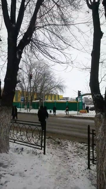 Сильный ветер на пр. Строителей на Юго-Востоке у дома ? смотреть онлайн