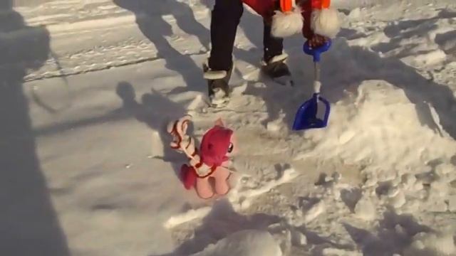 горка #'ЭЛЬЗА#у Маси нет настроения#погода супер)))) смотреть онлайн