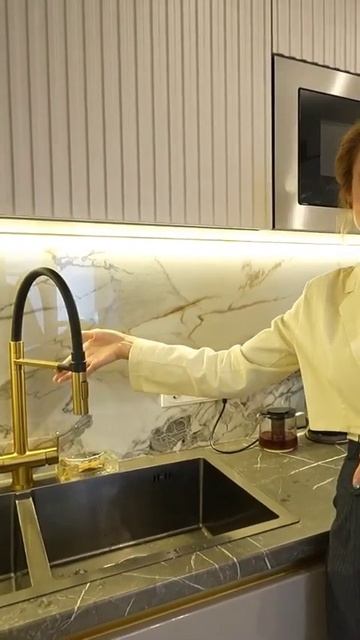 Черный гибкий кран смеситель в строенным краником - фи смотреть онлайн