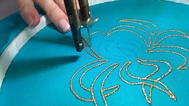 Вышивка хризантемы шнуром с бисером на швейной машине