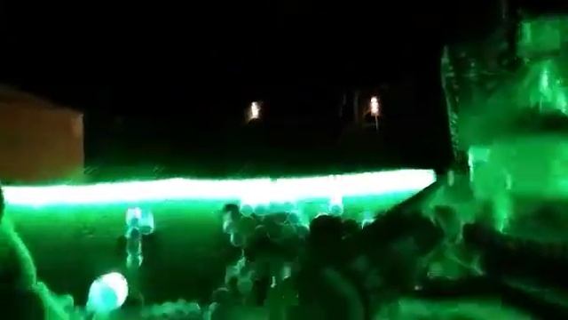 Волонтер говорит: Лепим крышечки!