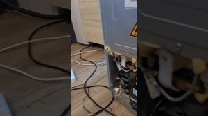 Ремонт холодильника Haier.  Не включается после отключен