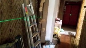 Отбиваем лазерный уровень пола и потолка!