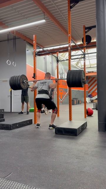 Приседания со штангой на спине 160 кг смотреть онлайн