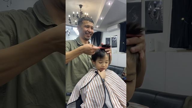 Первый раз стрижем машинкой 💈 детская стрижка 💇♂? смотреть онлайн