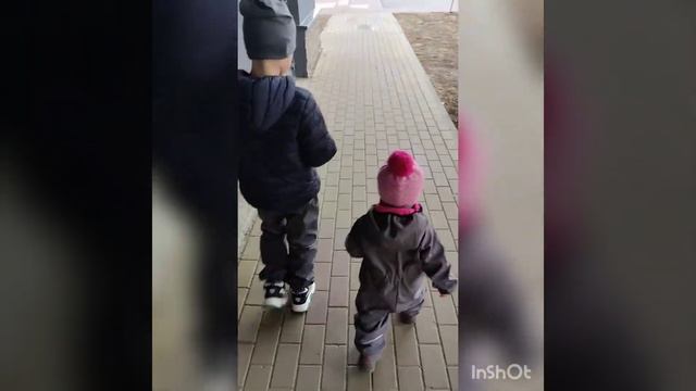 Хорошо ,что есть старший брат .#дети #семья #любовь