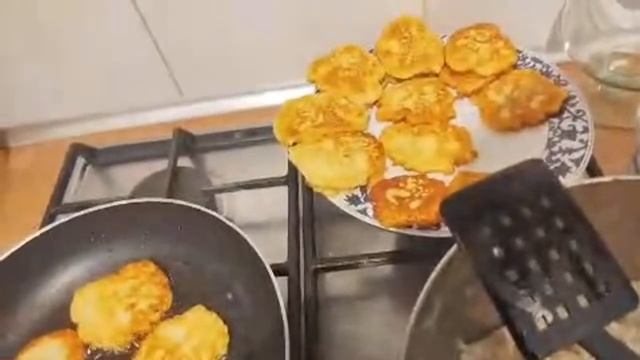 Как Приготовить Пышные Сырники На Завтрак Быстро смотреть онлайн