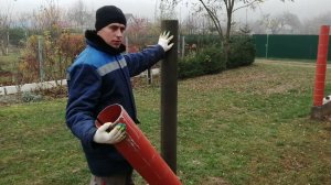 Установка круглых бетонных столбов для забора: быстро, просто и красиво.