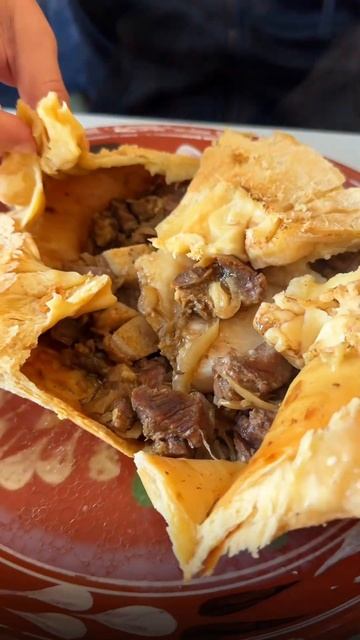 Jizzax Somsa ВЕСОМ 2 КГ! Они продают 1350 сомсы в день!🍴Bosim Bobo Ch смотреть онлайн