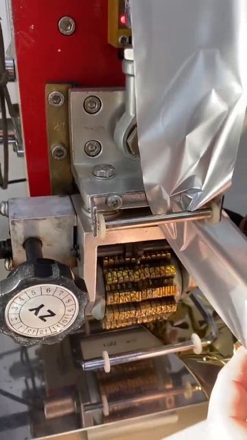 TH-AF МАШИНА ДЛЯ КЛЕЙМЕНИЯ ДЕТАЛЕЙ