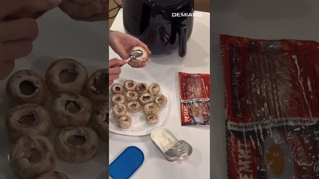 Закуска из шампиньонов с беконом в аэрогриле Demiand 🤍 смотреть онлайн