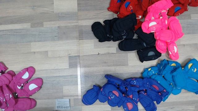 #11253 Детские рукавицы сток цена 2000 руб за 1 кг вес 2.5 кг/в смотреть онлайн