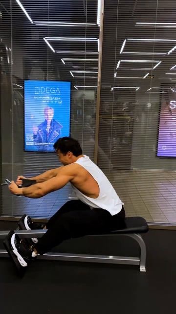 Правильное выполнение двух упражнений на спину #gymtips #g смотреть онлайн