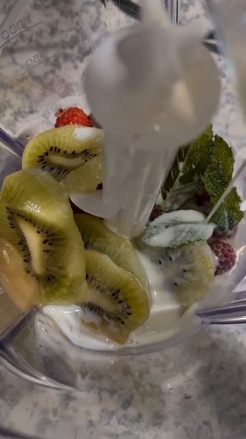 Витаминный смузи. Полезный смузи за 5 минут. Освежающи? смотреть онлайн