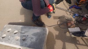 Как пробурить бетон если попал в арматуру?