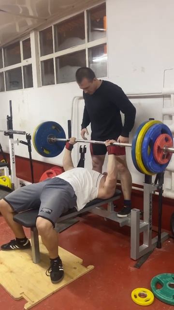 Жим 140 на 3 вес 93 #benchpress смотреть онлайн