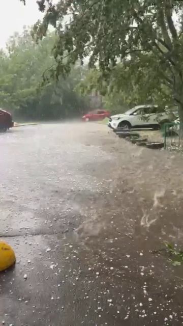 Не погода в Ростове на Дону #погодаужас #град #дождь #по смотреть онлайн