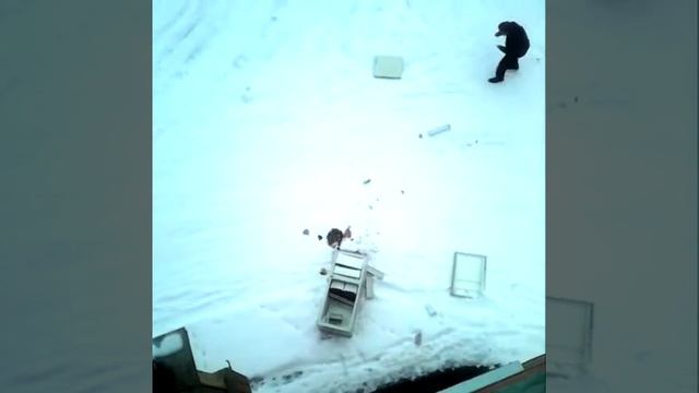 Холодильник с 4 этажа,зима 2012 смотреть онлайн