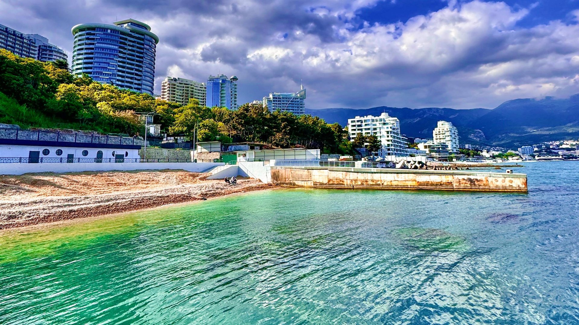 ЯЛТА. Что с ПЛЯЖАМИ? Отрадное, Дельфин. Центральный РЫНОК: Цены на КЛУБНИКУ, мясо, рыба. КРЫМ 2025 смотреть онлайн