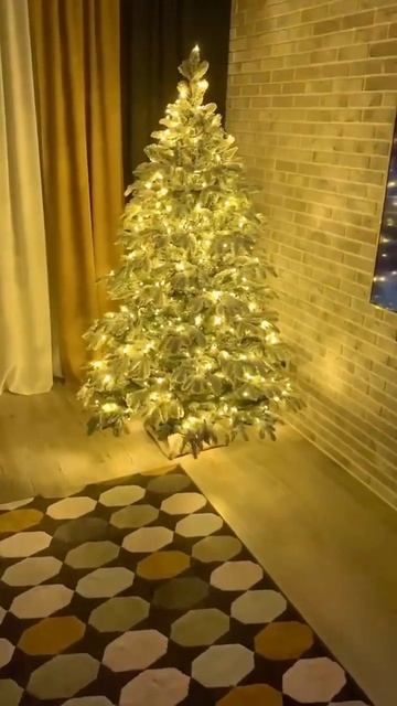 Заснеженная ёлка «Тиффани» 1,8 метра со встроенными ги? смотреть онлайн