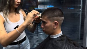 АСМР: мужская стрижка под машинку в барбершопе