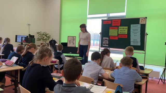 Видеоролик на фрагмент учебного занятия Ларионова СМ. Лучший учитель музыки СОШ20