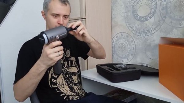 Распаковка — Массажный пистолет Medisana Pro MG 500