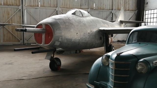 Центральный музей Военно-Воздушных Сил РФ. Видео из крытого ангара на уличной экспозиции.