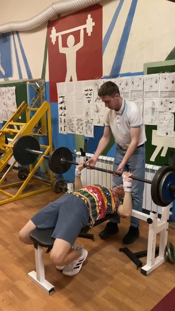 70 кг жим лёжа, свой вес 64, #fitness #calisthenics #gym #воркаут смотреть онлайн