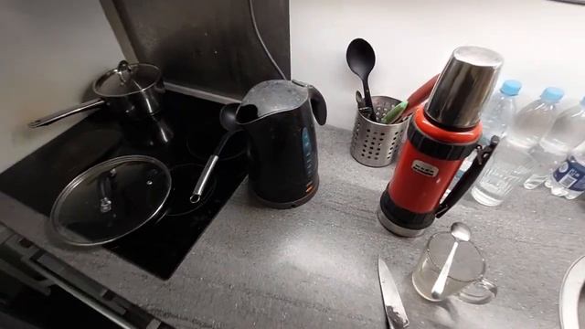 протекающий чайник . стоит всегда на подставке . стоял смотреть онлайн