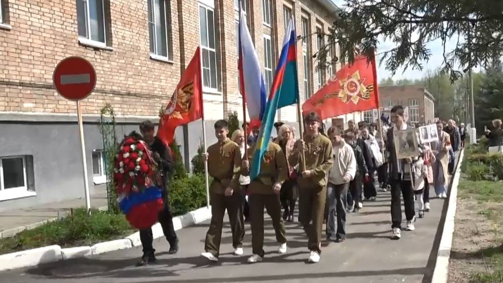 Торжественная линейка и шествие «Бессмертный полк» смотреть онлайн