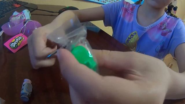Shopkins # Распаковка и обзор на новогодний шарик Шопкинс