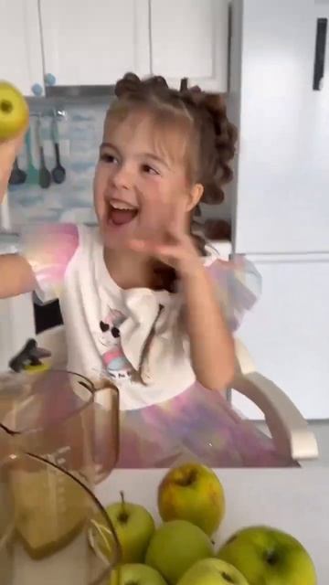 Сладкое на завтрак, обед и ужин — мечта каждого ребёнк смотреть онлайн