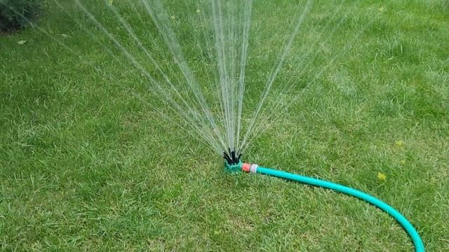 Работа садового распрыскивателя для полива (HD1915) смотреть онлайн