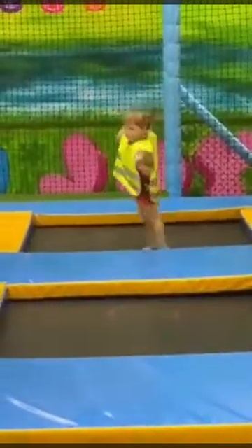 Поездка в батутный парк / Детский садик Радость