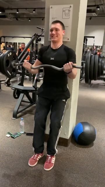 строгий подъем на бицепс СВ 78 вес на штанге 57,5 #phonk #spedup смотреть онлайн