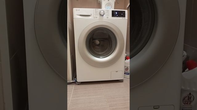 Стиральная машина LG 9 Kg Полоск+ отжим 800 Об/мин.